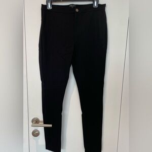 NWOT Romeo + Juliet Zip Front Pointe Pants